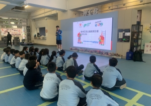 中國香港足毽運動員柯鈞鎬(甲蟲哥哥)到校分享