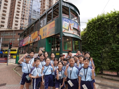 四年級參加「叮叮一趟香港百年的高山低谷」電車導賞活動